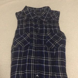 Plaid sleeveless button down top